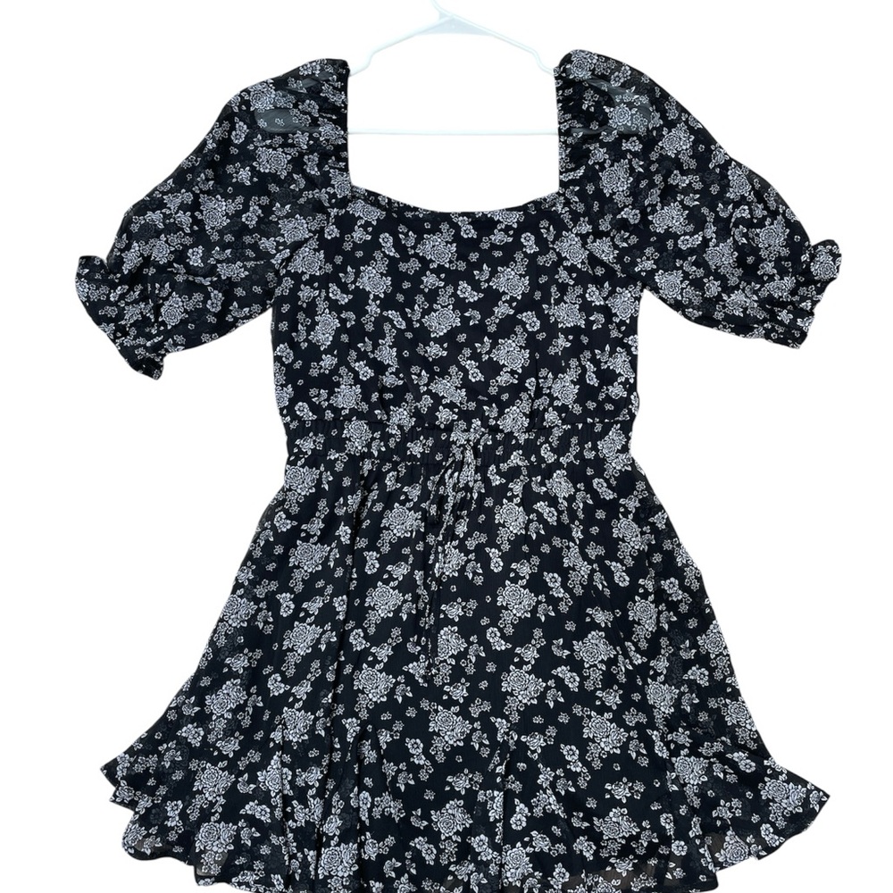 Trixxi Black and White Puff Sleeve Midi Sundress